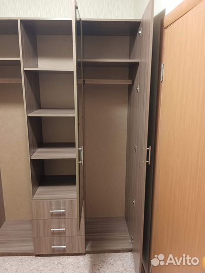 Шкаф распашной трехстворчатый 150 х 220 см