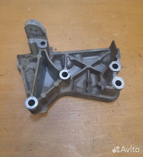 Кронштейн двигателя Renault Megane 3
