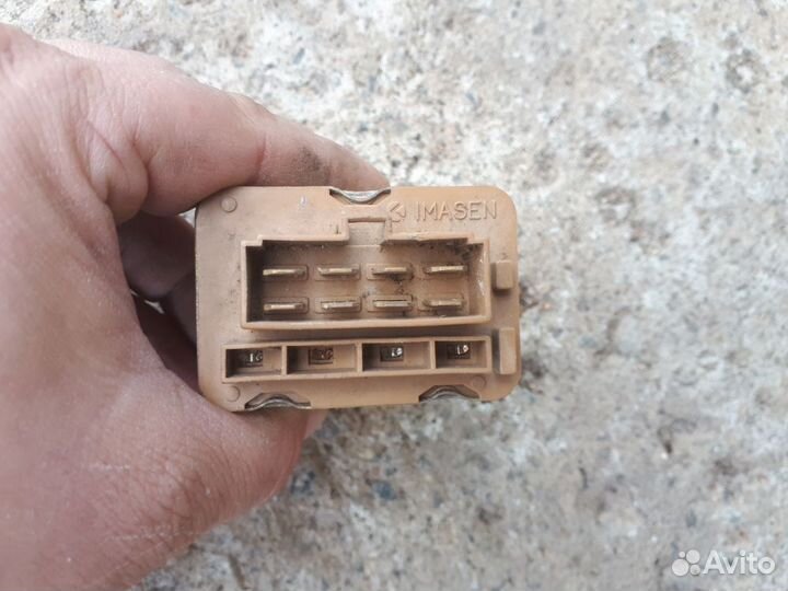 Реле топливного насоса Mitsubishi Pajero 2