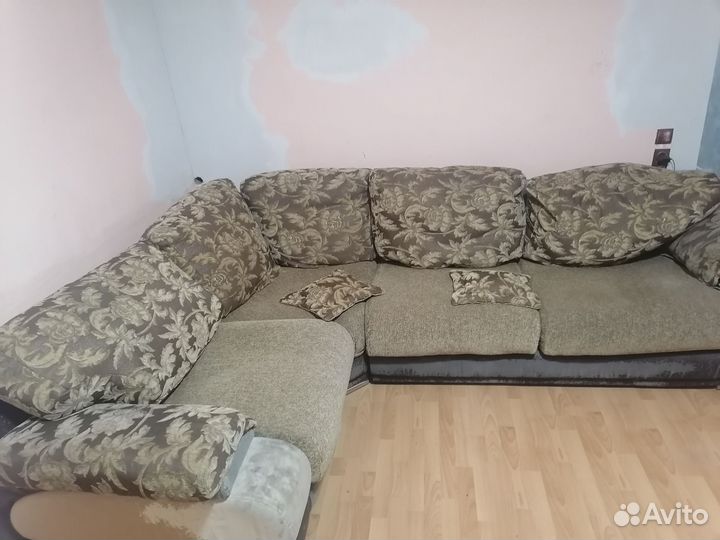 Большой угловой диван бу, есть раскладной место