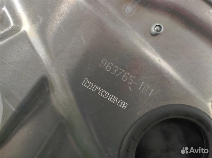 Стеклоподъемник задний правый Mercedes Benz E-cla