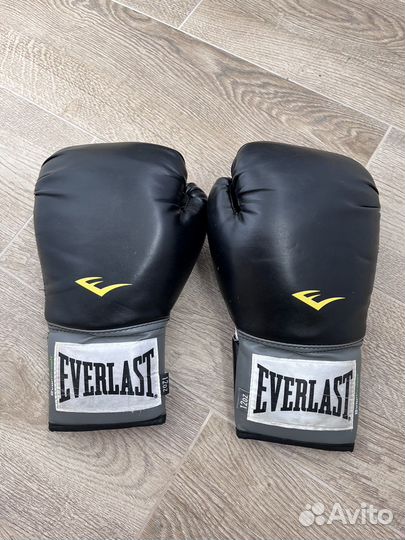 Боксерские перчатки 12 oz Everlast спаринговые