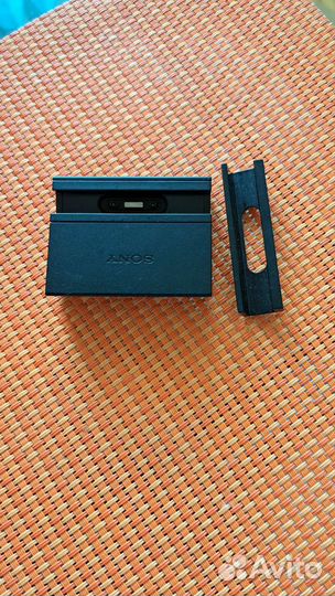 Дополнительно е зарядное устройство