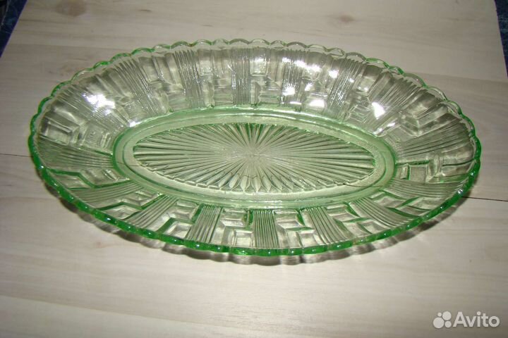 Селедочница из зелёного стекла