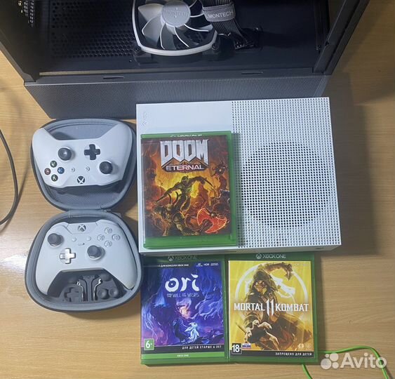 Xbox One s 1tb с играми и 2 контроллерами