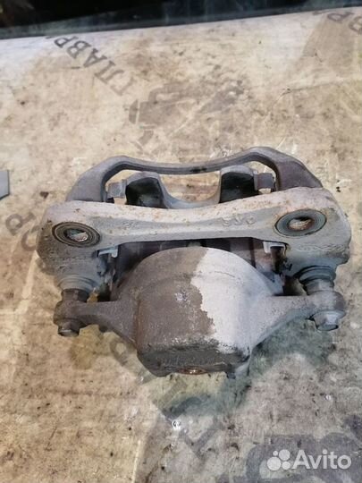 Суппорт тормозной передний правый Kia Cerato 2009