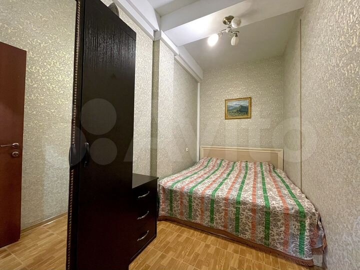 2-к. квартира, 50 м², 1/6 эт.