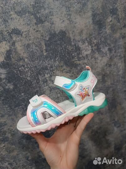 Сандалии для девочки 31 32 новые