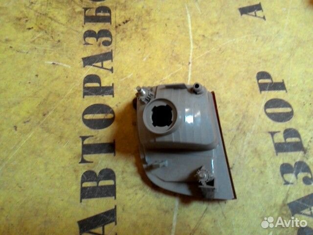 Отражатель в бампер задний правый Toyota Land