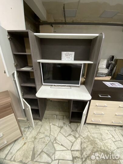 В наличии компьютерный стол с солдатиком