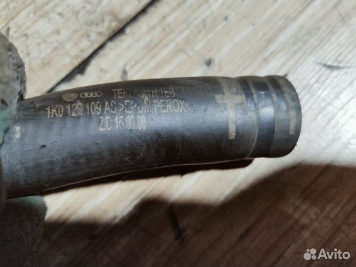 Трубопровод системы охлаждения Volkswagen Golf 5