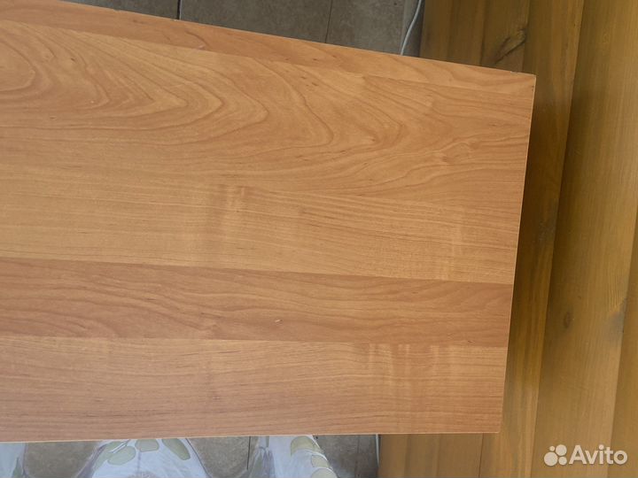 Тумбочка с колесами