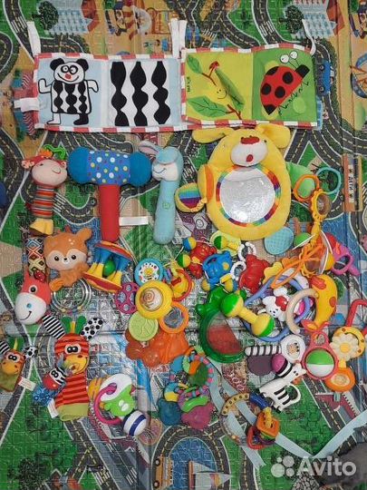 Развивающие игрушки пакетом для малыша
