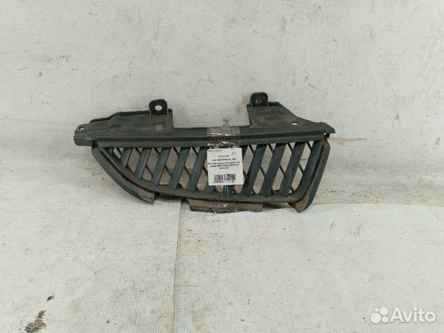 Решетка радиатора правая Mitsubishi Grandis