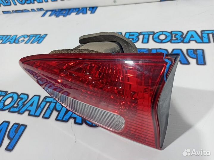 Фонарь задний внутренний левый Subaru Tribeca 8425