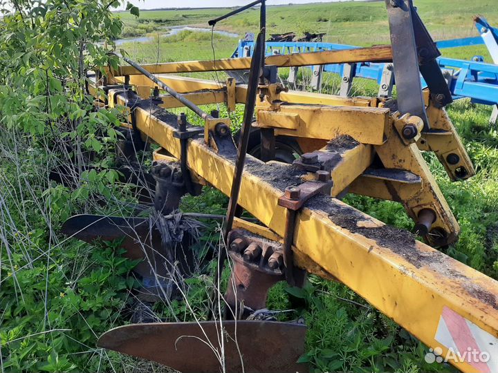 Плуг Белагромаш-Сервис 5, 8 корп. (ПЛН-5-35 (8-40)), 2001