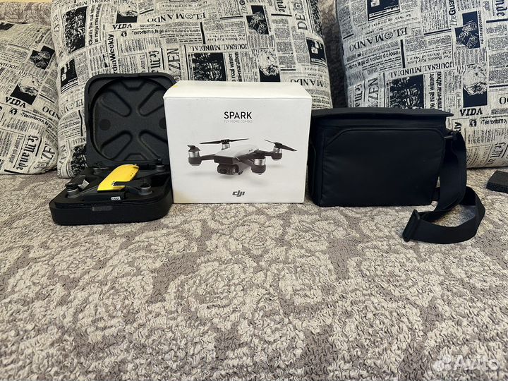 Продам квадрокоптер dji spark fly more combo