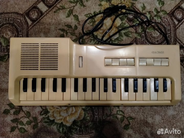 Музыкальный синтезатор 