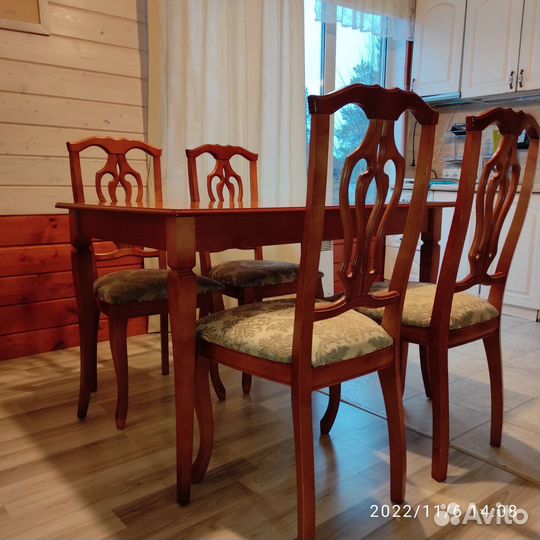 Стол и стулья