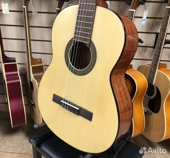 Классическая гитара Cort AC100+ чехол