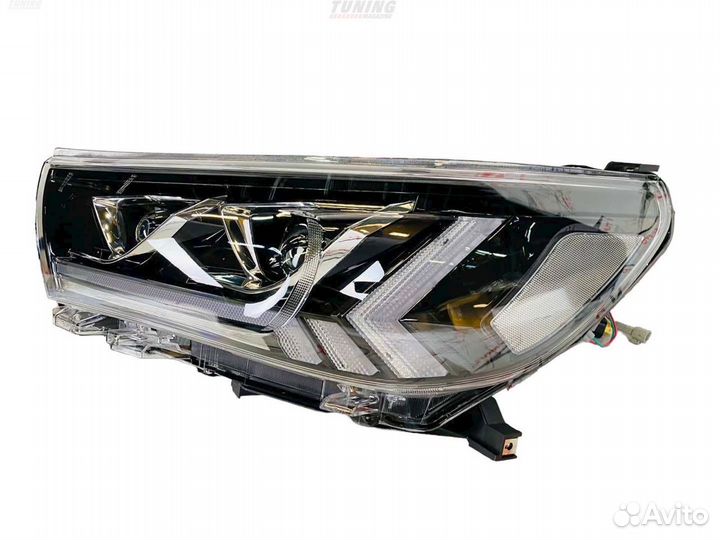 Фары Toyota Hilux LED Q8136