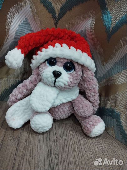 Зайка в колпачке символ года 2023