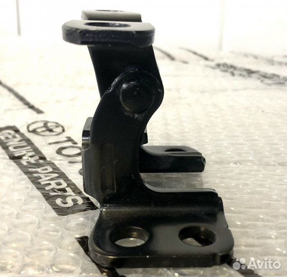 Петля крышки багажника Toyota Rav4