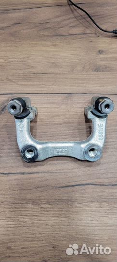 Cкоба супппорта с направляющими VAG 1K0 615 425 P