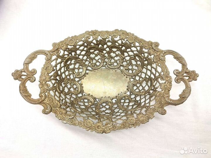 Красивая винтжная фруктовница (сухарница). Европа