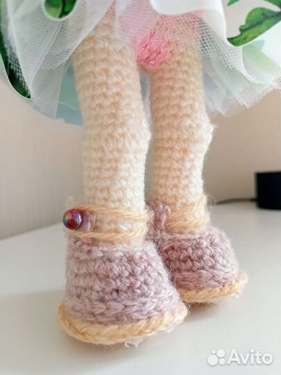 Вязаная кукла ручной работы