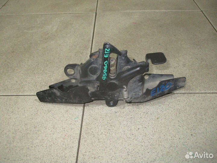 Замок капота Toyota Corolla (E120)