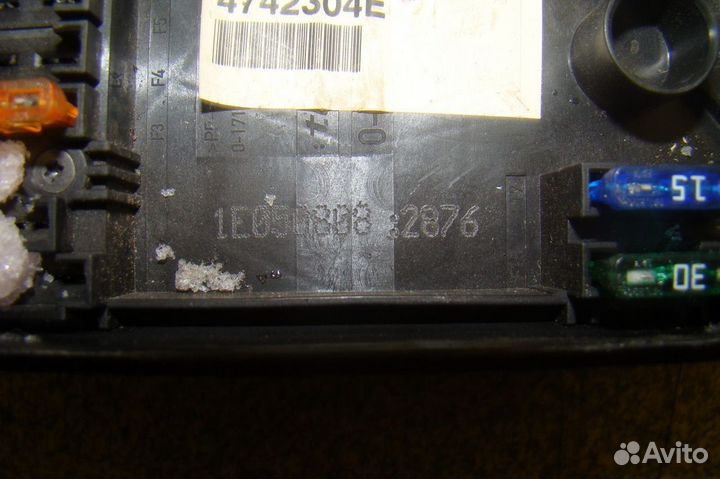 Блок предохранителей VW Jetta 5 (1K)