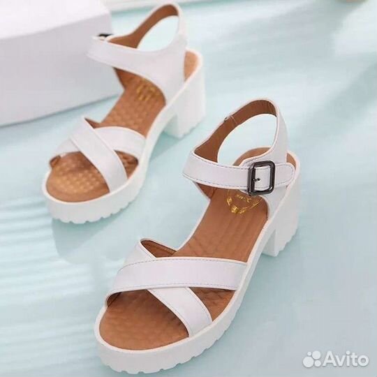 Новые кожаные босоножки