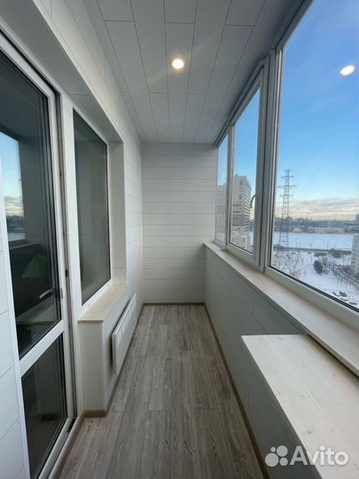 Отделка балкона панелями/ламинатом