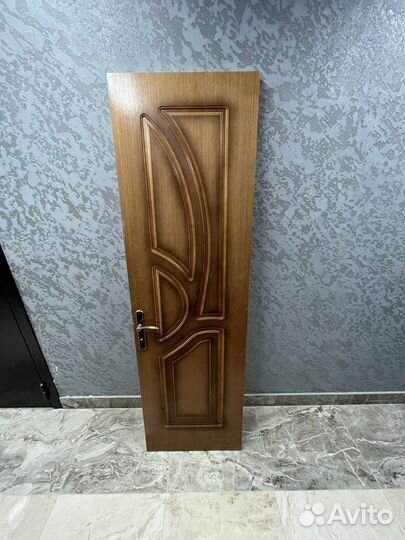 Дверь деревянная 600 с коробкой и замком бу