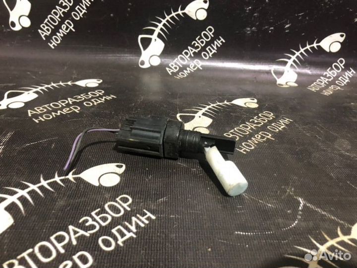 Датчик уровня бачка омывателя Ford Focus 3 хетчбэк