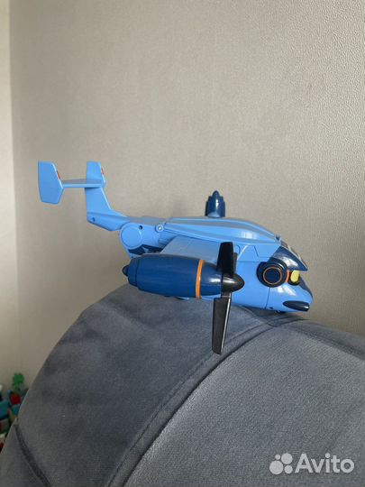 На доставкесамолет Robocar Poli Кэри