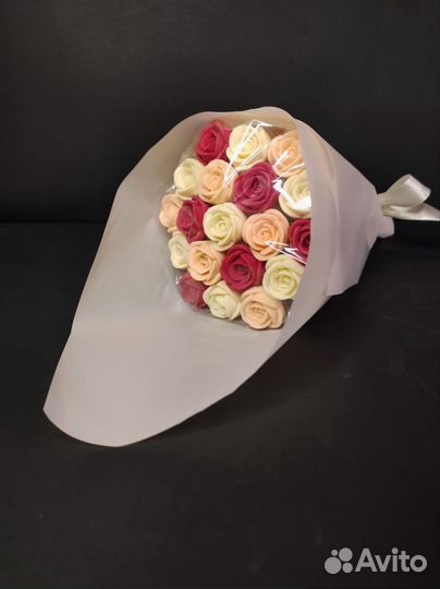 Букет - 19 Роз из Белого Шоколада