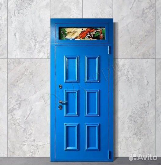 Синяя входная дверь с терморазрывом и фрамугой