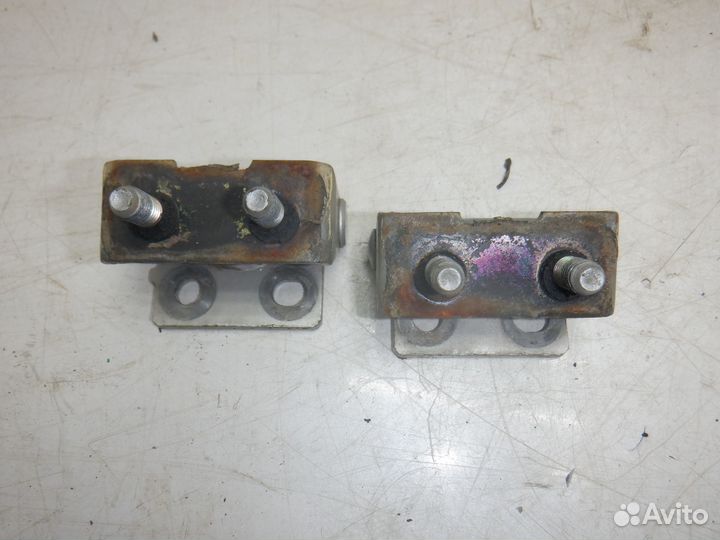 Петля двери Pajero Sport Montero K9