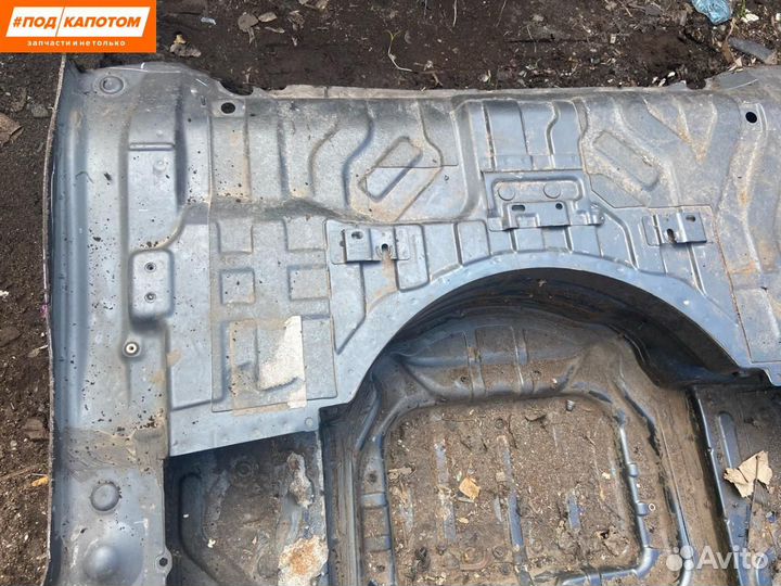 Задняя панель Volkswagen Touareg 2003