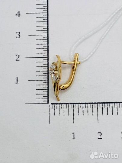 Золотые серьги с камнем