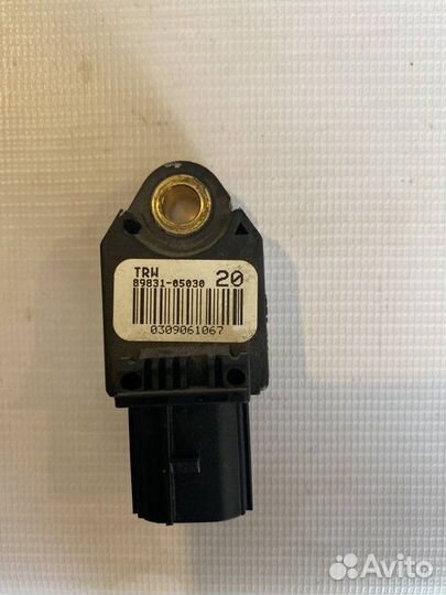 Датчик airbag Toyota Avensis