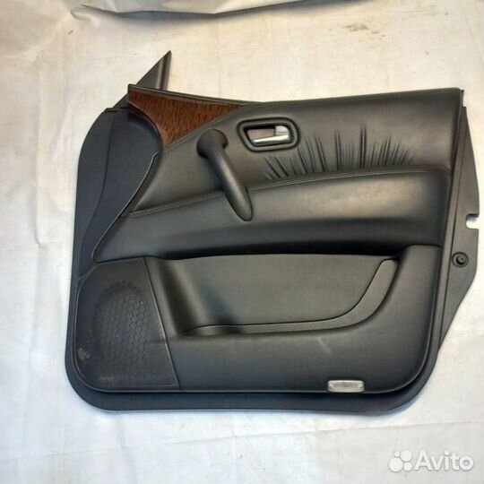 Обшивка двери передняя правая Nissan Patrol Y62