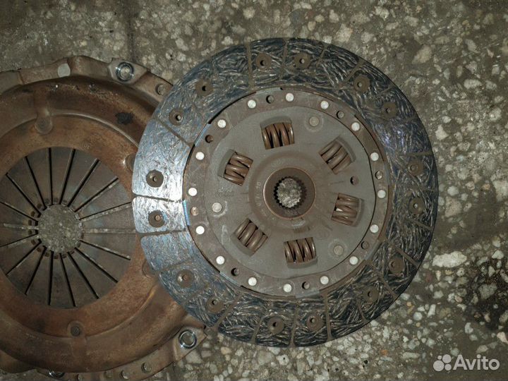 Корзина сцепления и диск Мицубиши Каризма