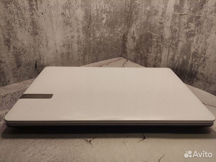 Ноутбук 17 Дюймов с SSD/intel/Nvidia 2Гб/8Гб Озу