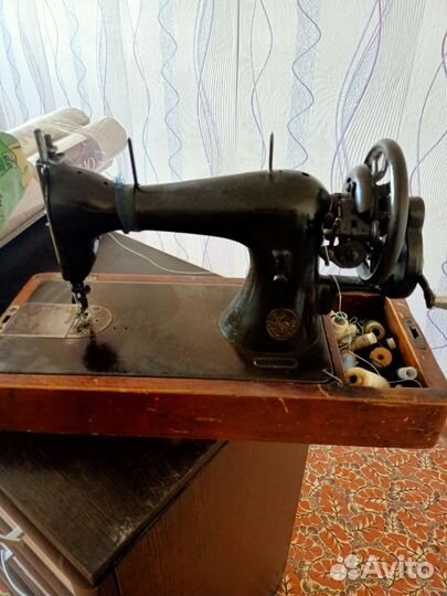 Швейная машинка зингер ручная
