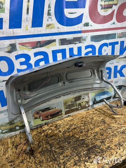 Крышка багажника дефект Рено Логан1