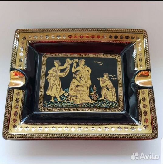 Пепельница фарфоровая новая черная с золотом