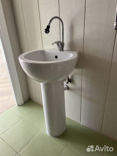 Раковина на пьедестале